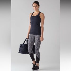 Lululemon Tight Stuff Tight II (25")
Formation Alpine White Black sz 4